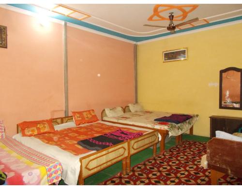 Family Guest House Near Muni Ki Reti 