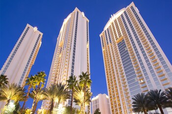 Aaa 3 Rooms 3 Bath Suite At The Signature Condo Hotel Hotel Front - Evening/Night