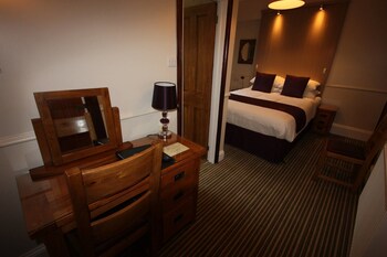 The Strathmore Guestroom