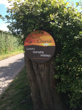 Dawn Chorus Holidays Property Grounds