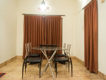 Oyo 6477 Guest Accomodation Fe 173 Restaurant