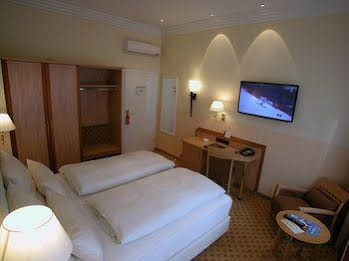 Hotel Mack (هتل ماک) 