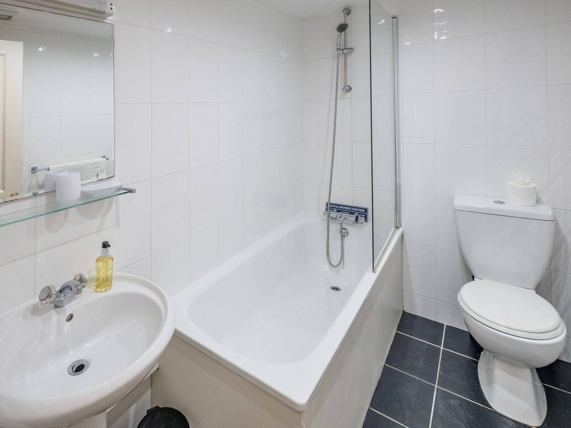 Luccombe Villa Holiday Apartments (لوككومب ویلا هالیدی آپارتمنتس) 
