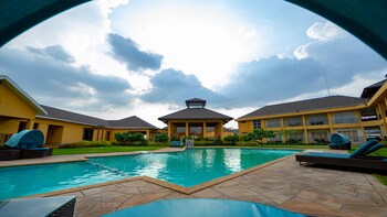 Tropical Retreat Pool