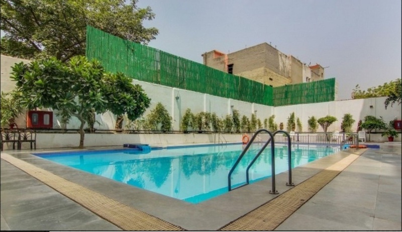 Vibe By The Lalit Traveller Pool