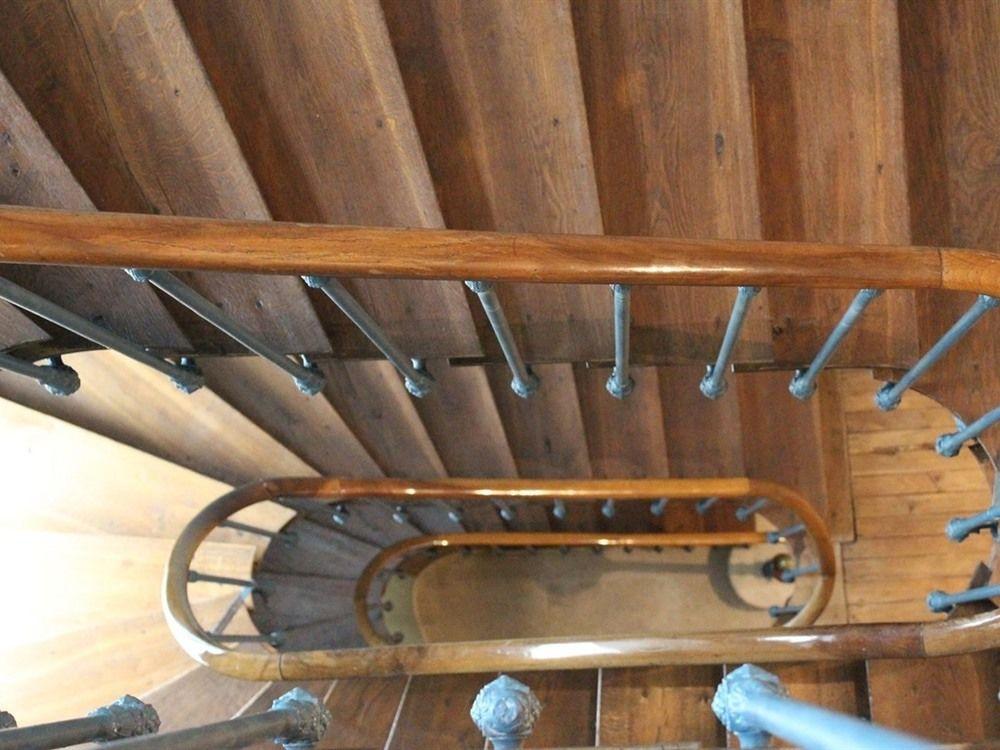 Au Petit Château (آو پتیت چâتیو) 