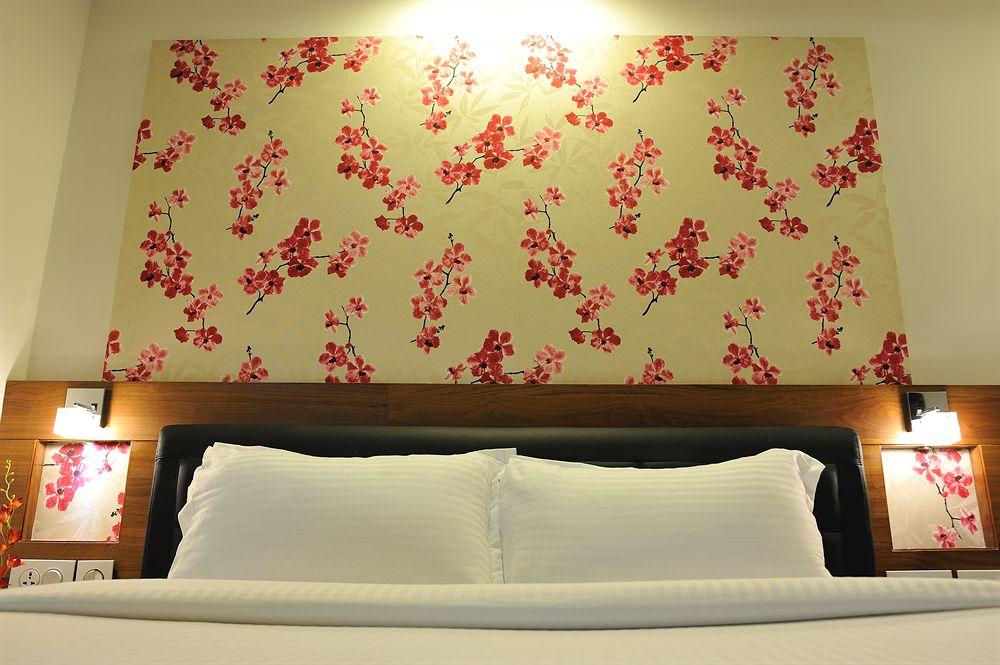 Niharika Hotel 
