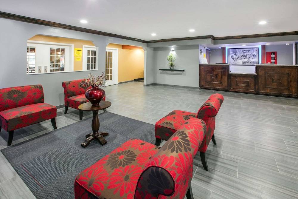 Super 8 by Wyndham Farmers Branch North Dallas - featured photo