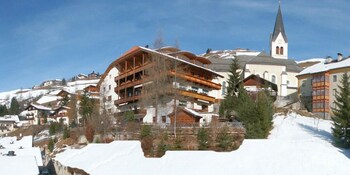 Hotel Alpenrose (هتل آلپنروس) 