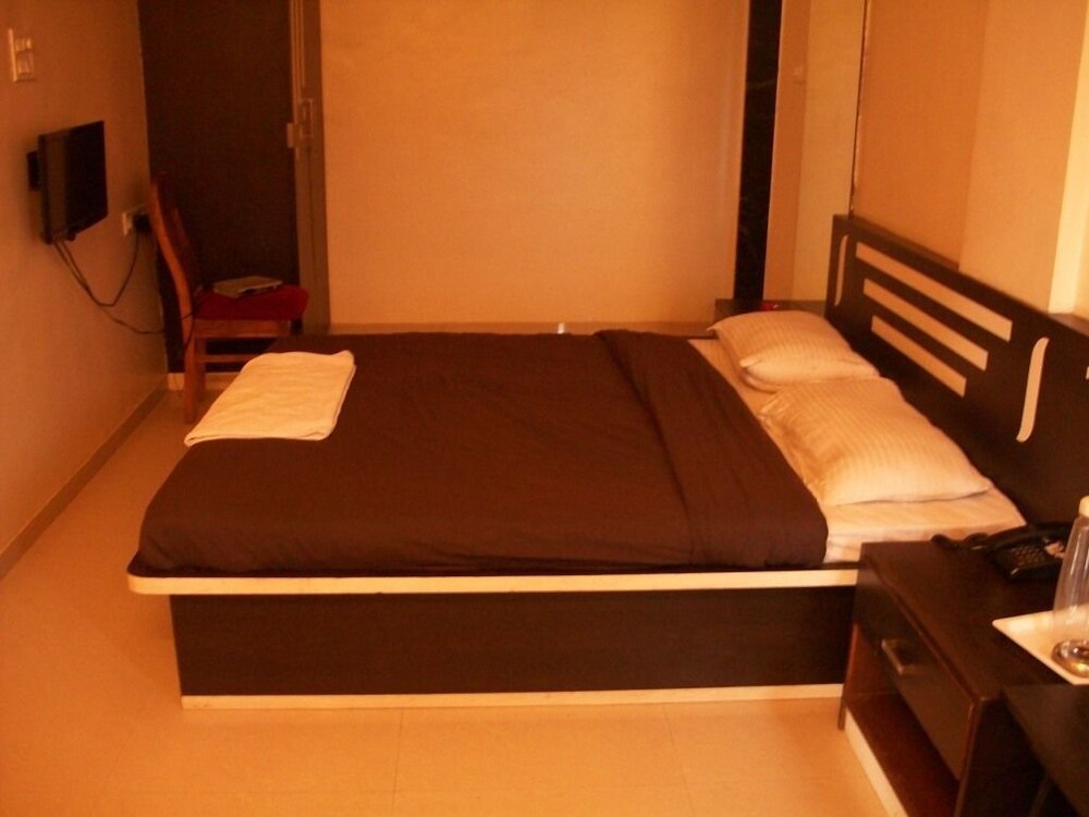 Hotel Yashraj Inn Guestroom