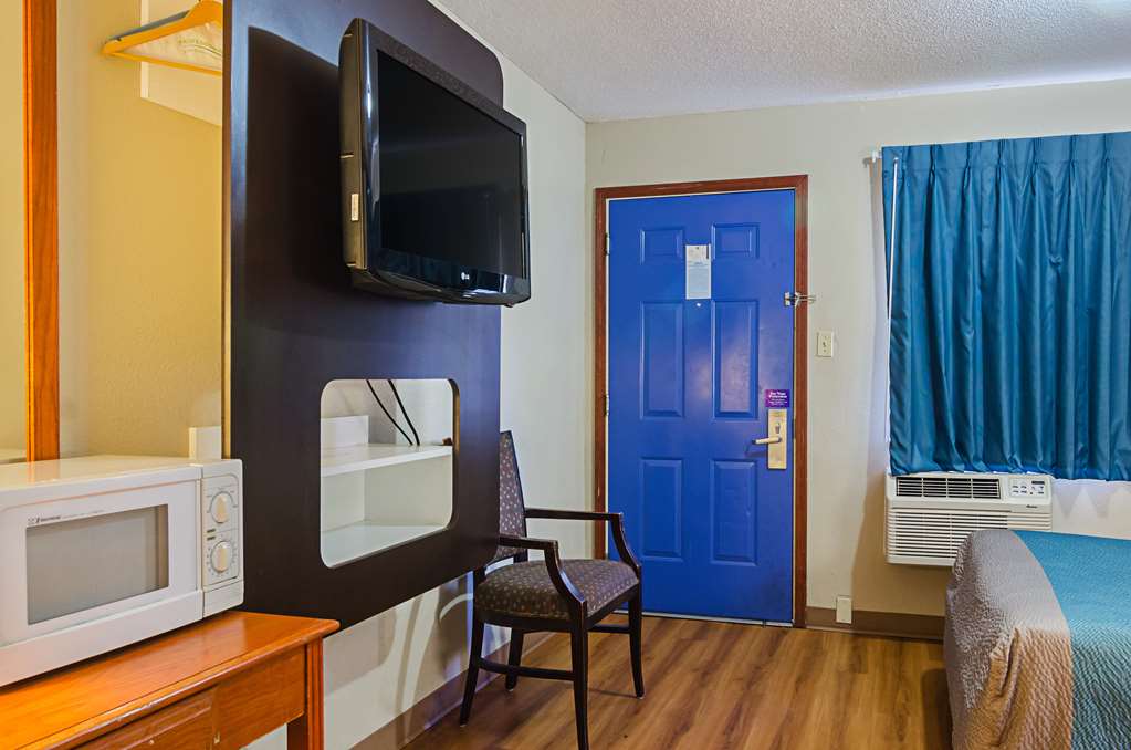 Motel 6 Portland Downtown Convention Center single