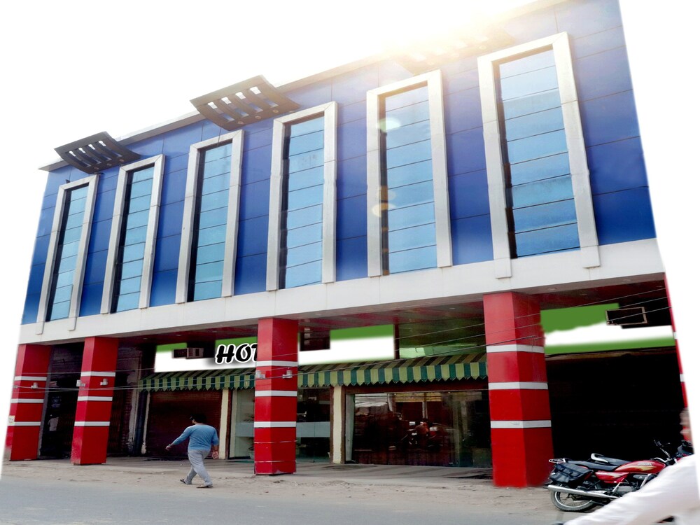 Oyo 9945 Hotel R Inn 