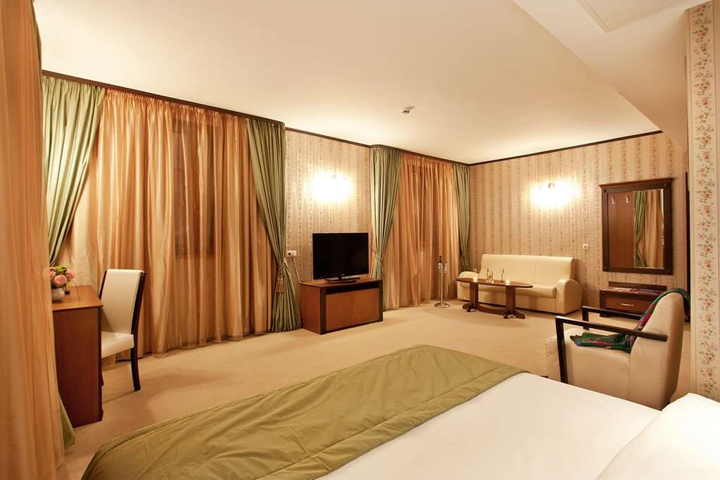 Best Western Plus Bristol Hotel Junior Suite Room