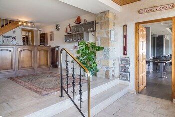 Hostellerie De La Mer Interior Entrance