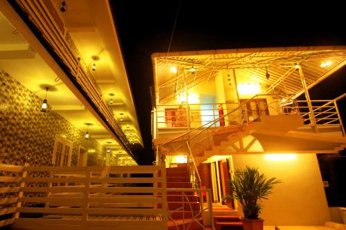 Oyo 4867 Royal Homes 