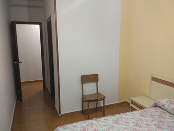 Hospederia Montes Guestroom
