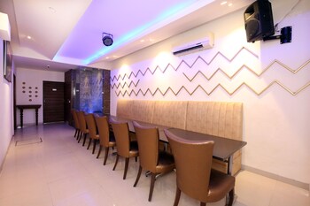Oyo 4727 Hotel Sangam Pacific Breakfast Area