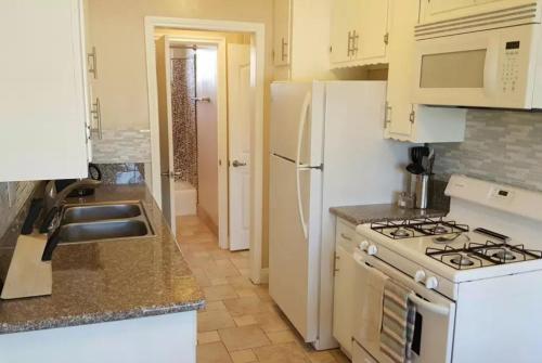 Orange Apartment 10664 