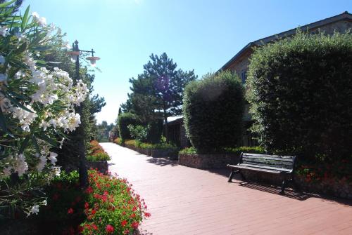 Hotel Fattoria Belvedere (هتل فاتوریا بلودر) 