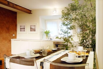 Terres D'aventure Suites Breakfast Area