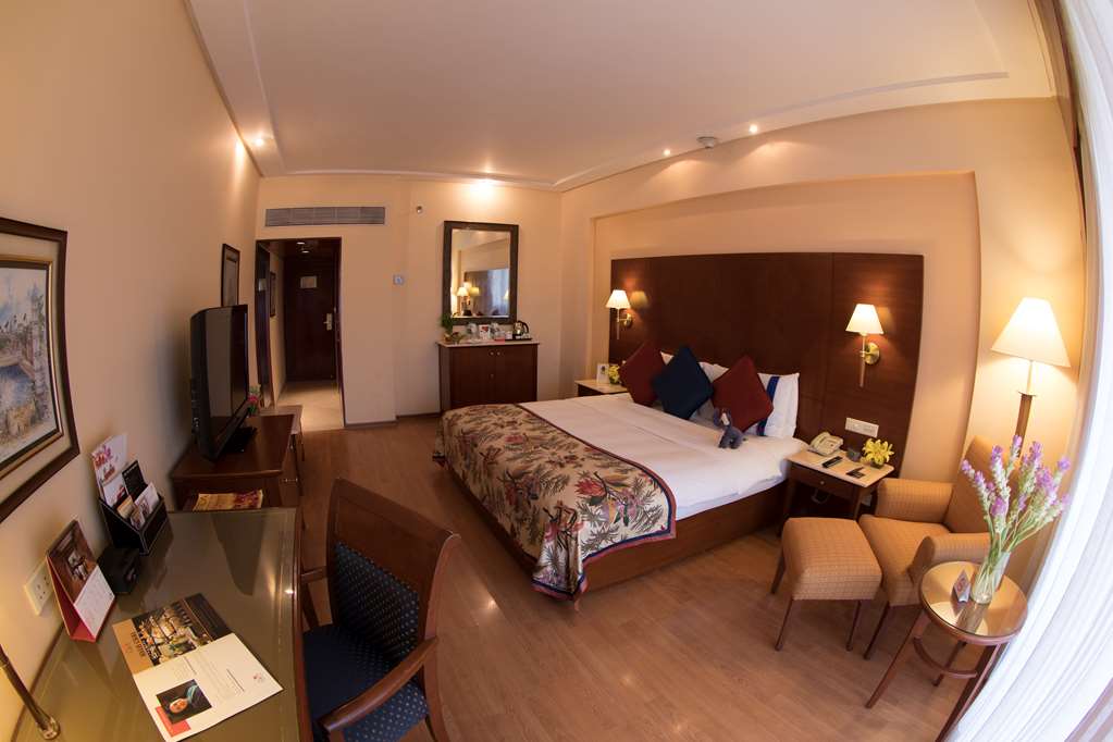 The Lalit Mumbai Airport Guest room