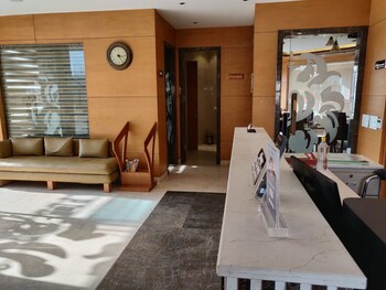 Hotel Maple Grand Reception