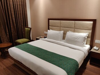 Hotel Maple Grand Guestroom