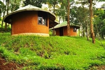 Punarjani Ayurvedic Resorts (پونارجانی آیورودیك رسورتس) Property Grounds