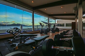 Two Seasons Coron Bayside Hotel (توو سیزنس كورون بیسید هتل) Gym