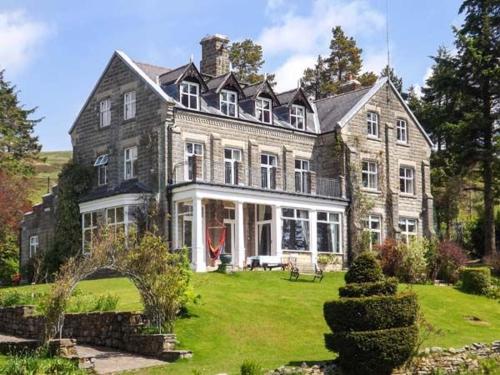 Housekeepers Barnard Castle (هوسكیپرس بارنارد كاستل) 