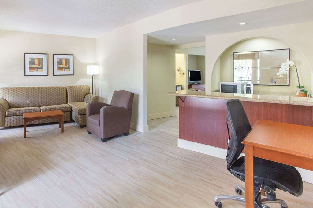 Wyndham Boca Raton Hotel Suite