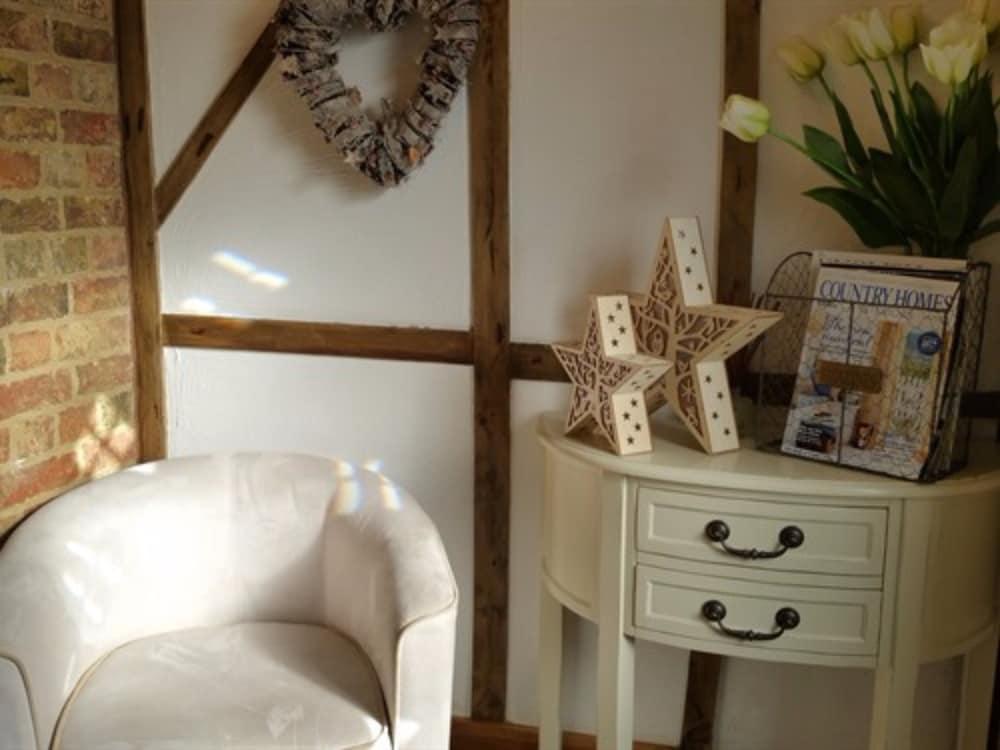 Woodleys Farm House 