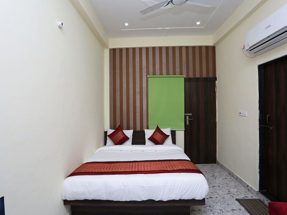 Oyo 11344 Hotel Glorify Stay Guestroom