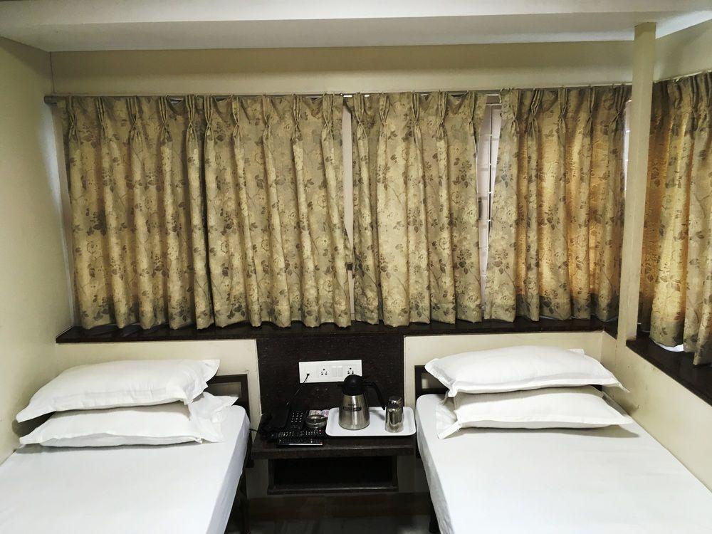 Hotel Adarsh Mahal 