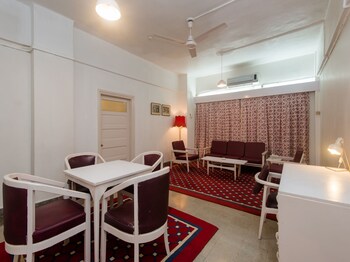 Oyo 635 West End Hotel Guestroom