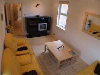 Earle House Serviced Apartments Living Room