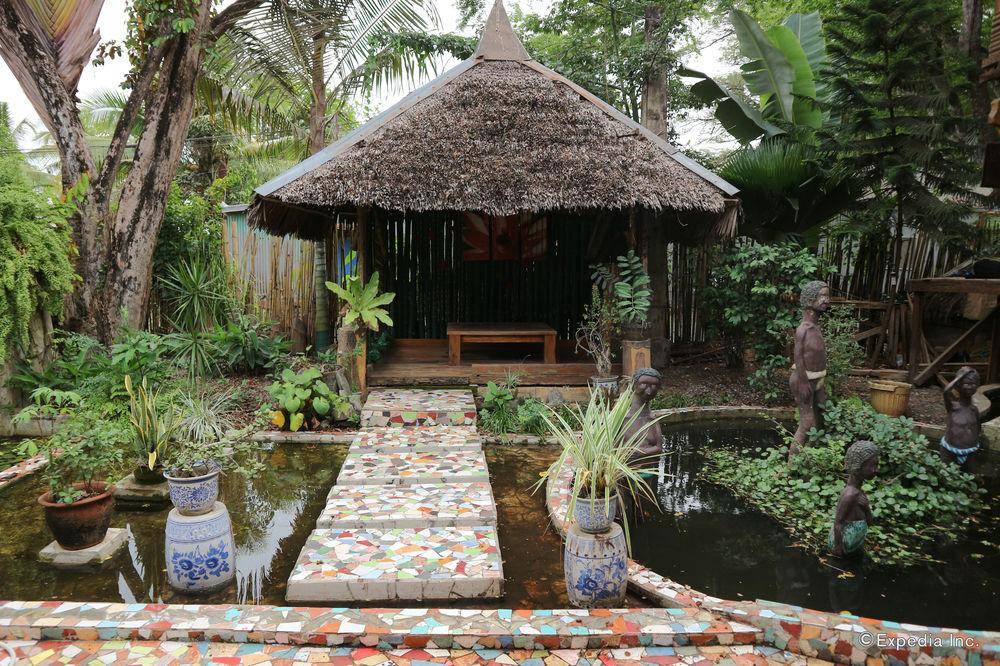 The Lotus Garden Suites 