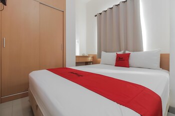 Reddoorz Plus Near Galaxy Bekasi Guestroom