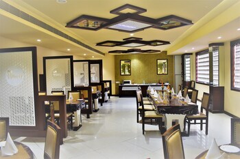 Hotel Ashish Continental Featured Image