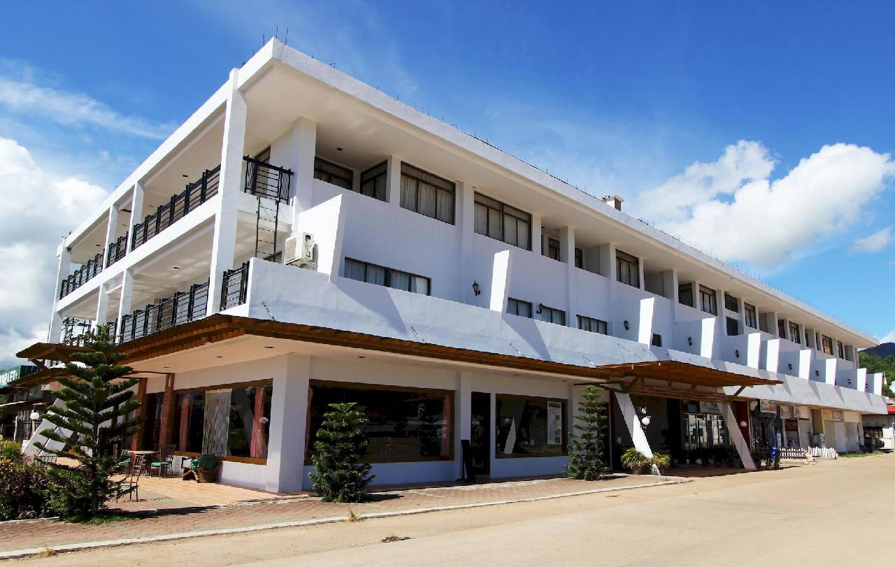 Coron Gateway Hotel & Suites (كورون گاتوی هتل و سوئیتس) 