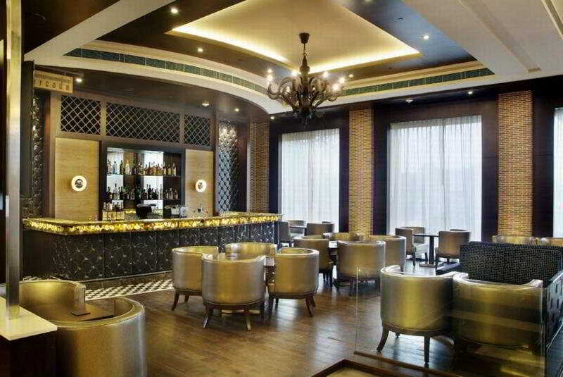 Goldfinch Hotel Delhi Bar
