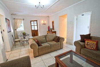 Mose Street Apartments Living Area