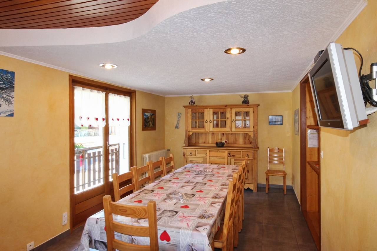 Cozy Apartment With Stunning Mountain Views In The Rhône Al 
