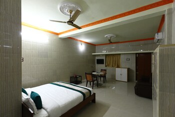 Oyo 7747 Ss Residency Guestroom