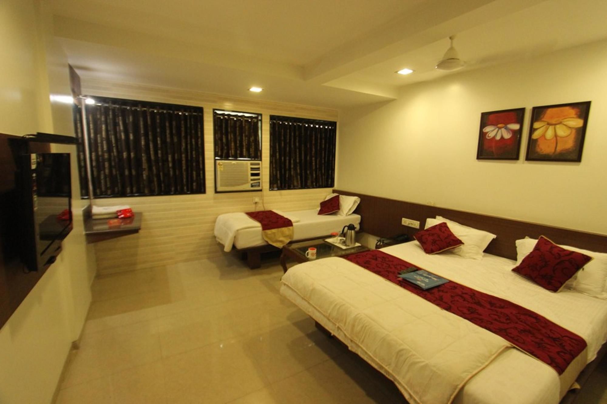 Oyo Rooms Lal Darwaja Road 