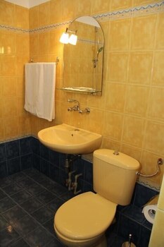 Hotel Restaurant Chairite (هتل رستاورانت چیریت) Bathroom