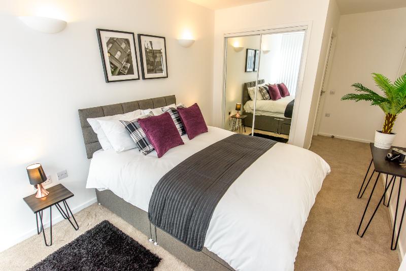Approved Serviced Apartments Skyline Room