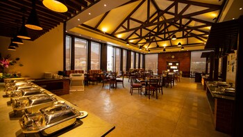 Tropical Retreat Dining
