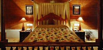Lymond House Guestroom