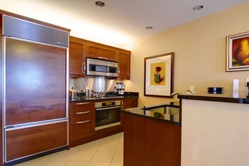 Aaa 3 Rooms 3 Bath Suite At The Signature Condo Hotel In-Room Kitchen
